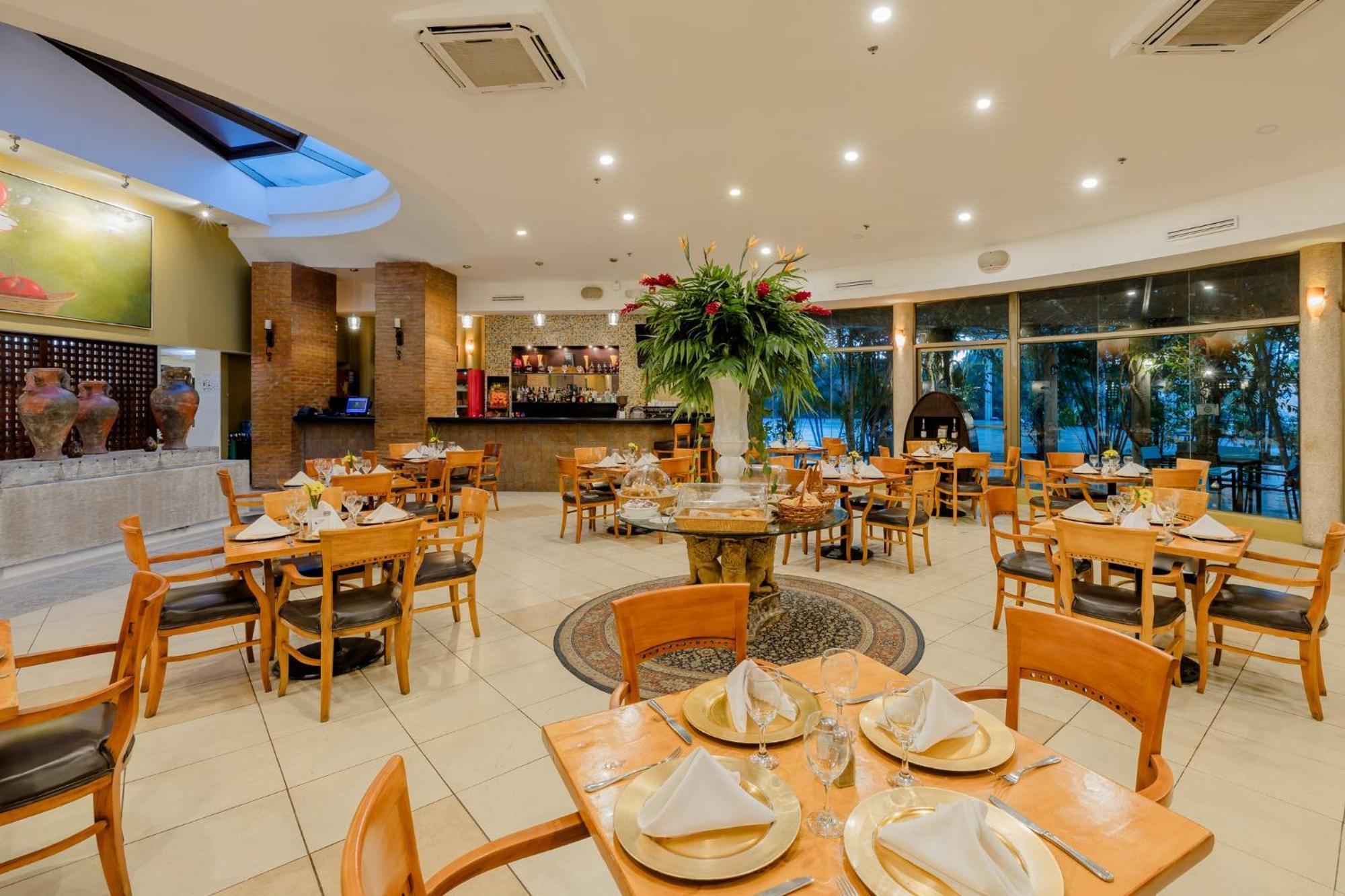 Holiday Inn Convention Center By Ihg Managua Esterno foto